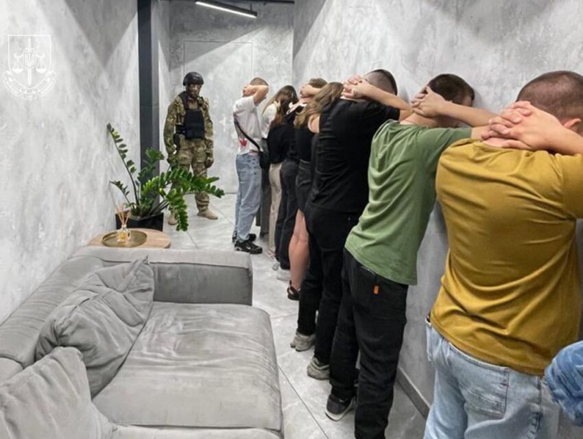 Спецслужби припинили діяльність шахрайських «кол-центрів» у Дніпрі та Кам’янському
