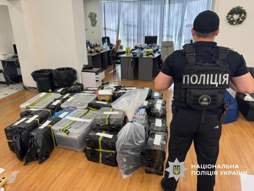 Виманювали гроші з європейців: мешканець Дніпра організував шахрайську схему, до якої залучив українців та чехів (ВІДЕО)