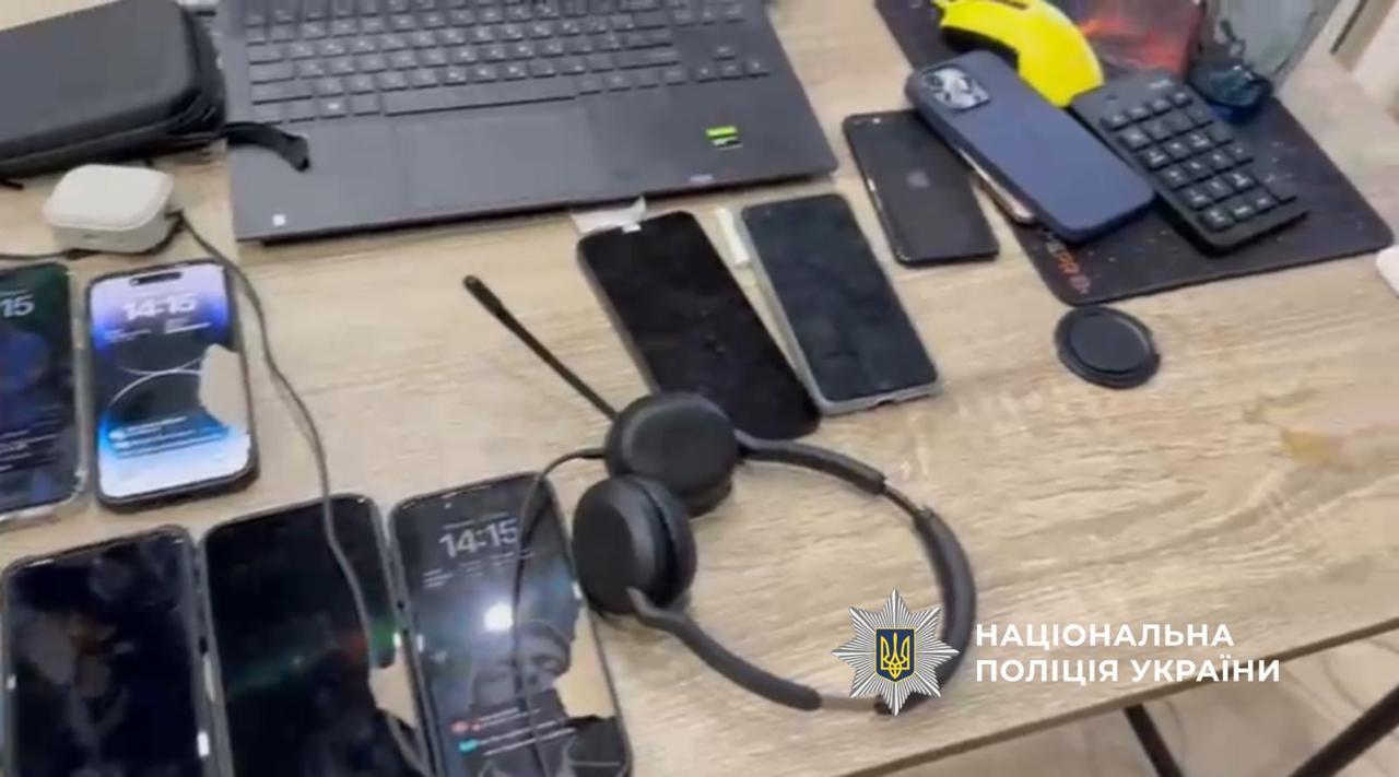 Виманювали гроші з європейців: мешканець Дніпра організував шахрайську схему, до якої залучив українців та чехів (ВІДЕО) - ФОТО