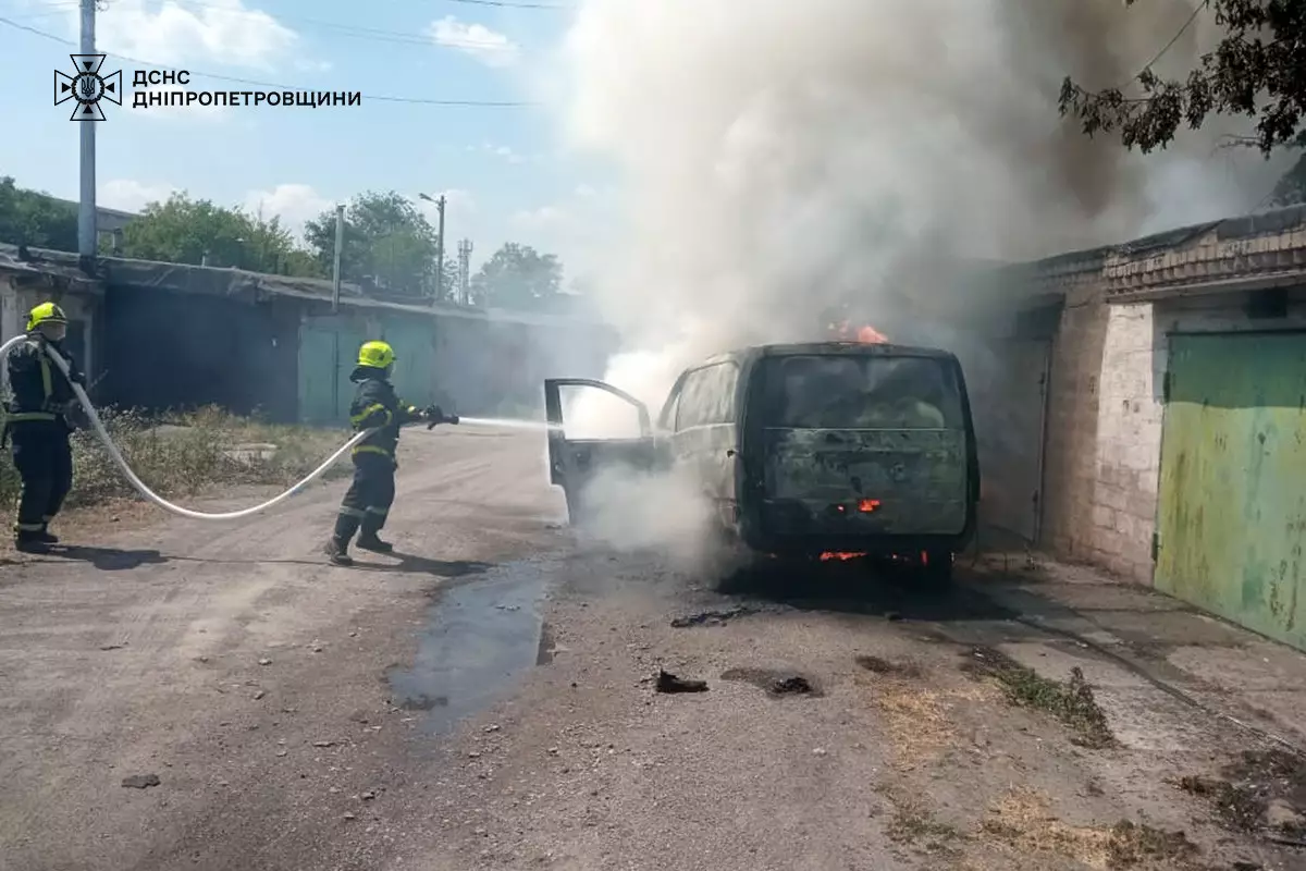 В Кам’янському чоловік отримав опіки, намагаючись самотужки загасити пожежу - ФОТО