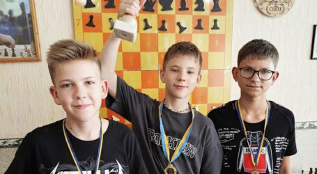 У Кам`янському до Дня тренера провели відкритий шаховий турнір