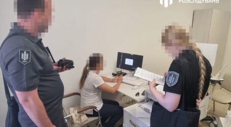 На Дніпропетровщині керівника ВЛК та колишню медсестру підозрюють в організації схеми для десятків ухилянтів