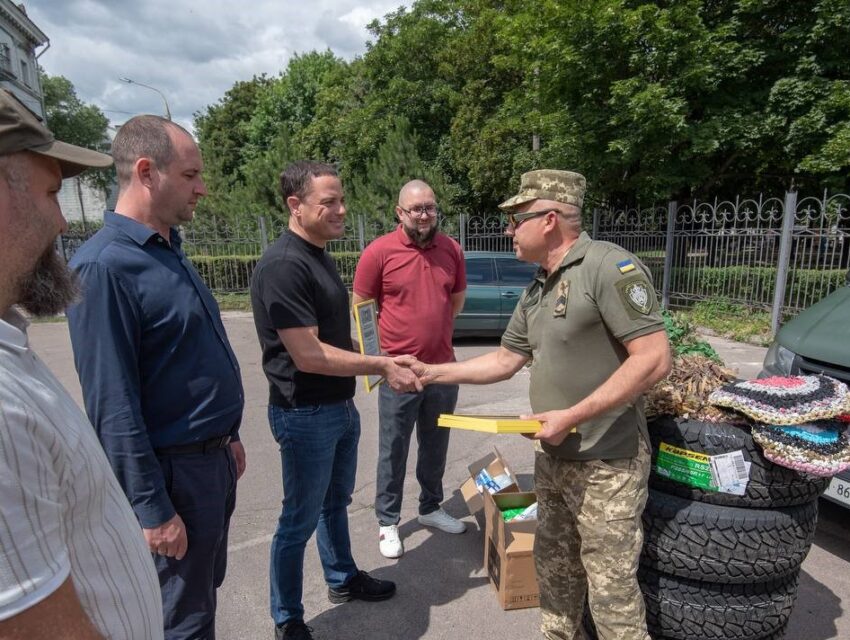 Кам’янське передало чергову партію допомоги нашим землякам, які боронять країну в лавах ЗСУ