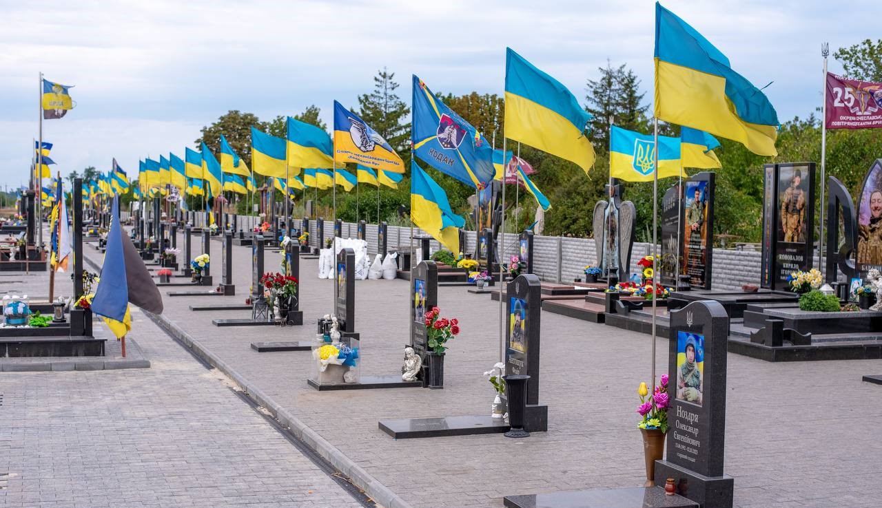 До кінця серпня в Кам'янському планують завершити будівництво Меморіального комплексу на вул.Весняній - ФОТО