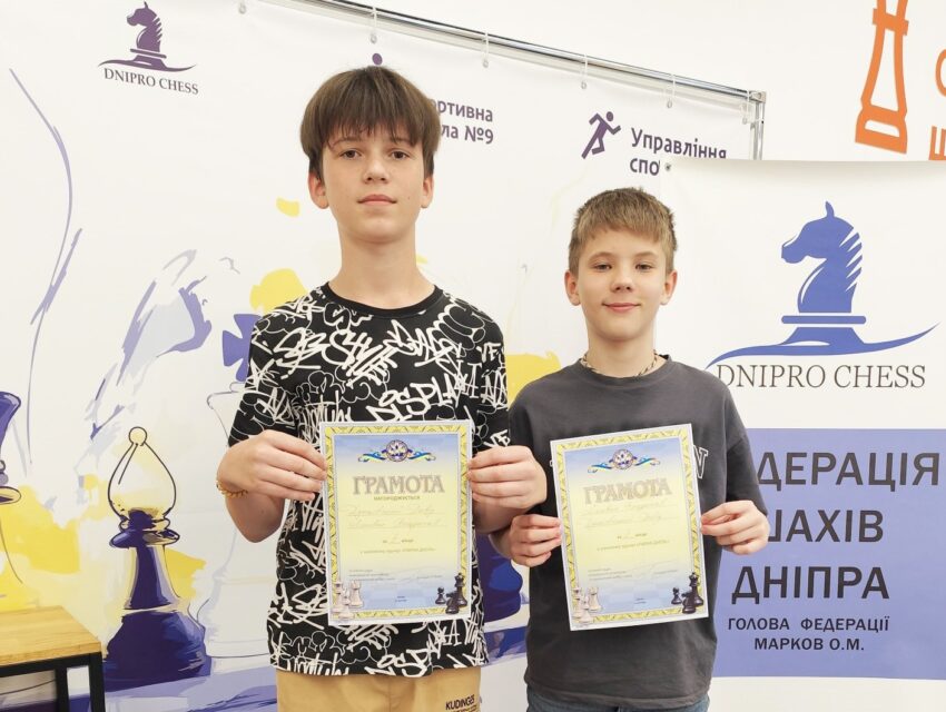 Дует шахістів з Кам’янського став другим на обласному турнірі «Парна дуель»