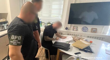 Під прикриттям гумдопомоги для військових ввозив авто для продажу: на Дніпропетровщині викрили очільника благодійного фонду