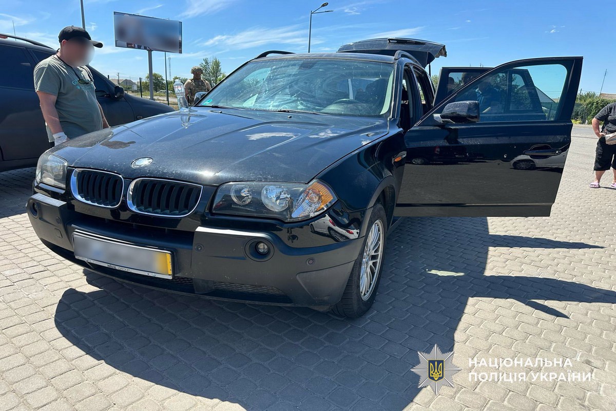 Під прикриттям гумдопомоги для військових ввозив авто для продажу: на Дніпропетровщині викрили очільника благодійного фонду - ФОТО