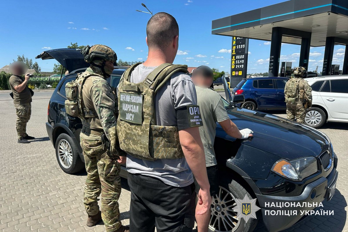 Під прикриттям гумдопомоги для військових ввозив авто для продажу: на Дніпропетровщині викрили очільника благодійного фонду - ФОТО