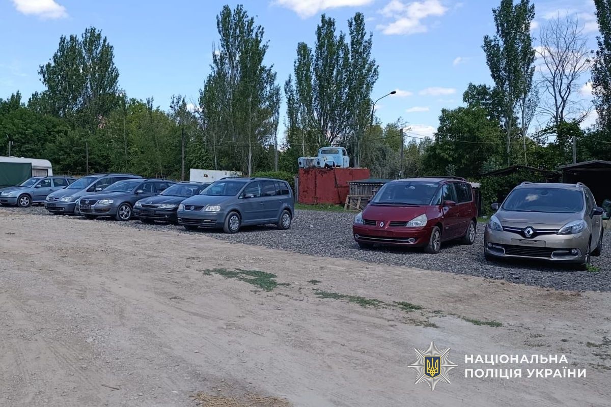 Під прикриттям гумдопомоги для військових ввозив авто для продажу: на Дніпропетровщині викрили очільника благодійного фонду - ФОТО