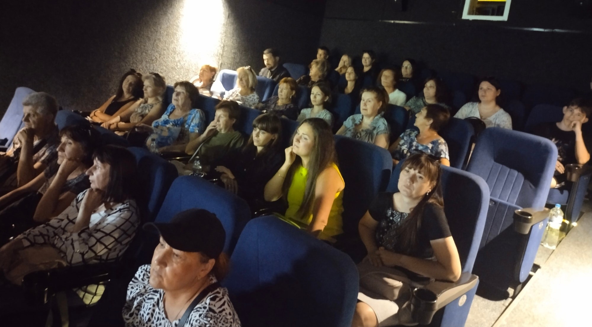 Своєрідний пам'ятник людям, що жили, працювали й любили на цій землі: в Кам'янському відбулась презентація книги про історію регіону - ФОТО