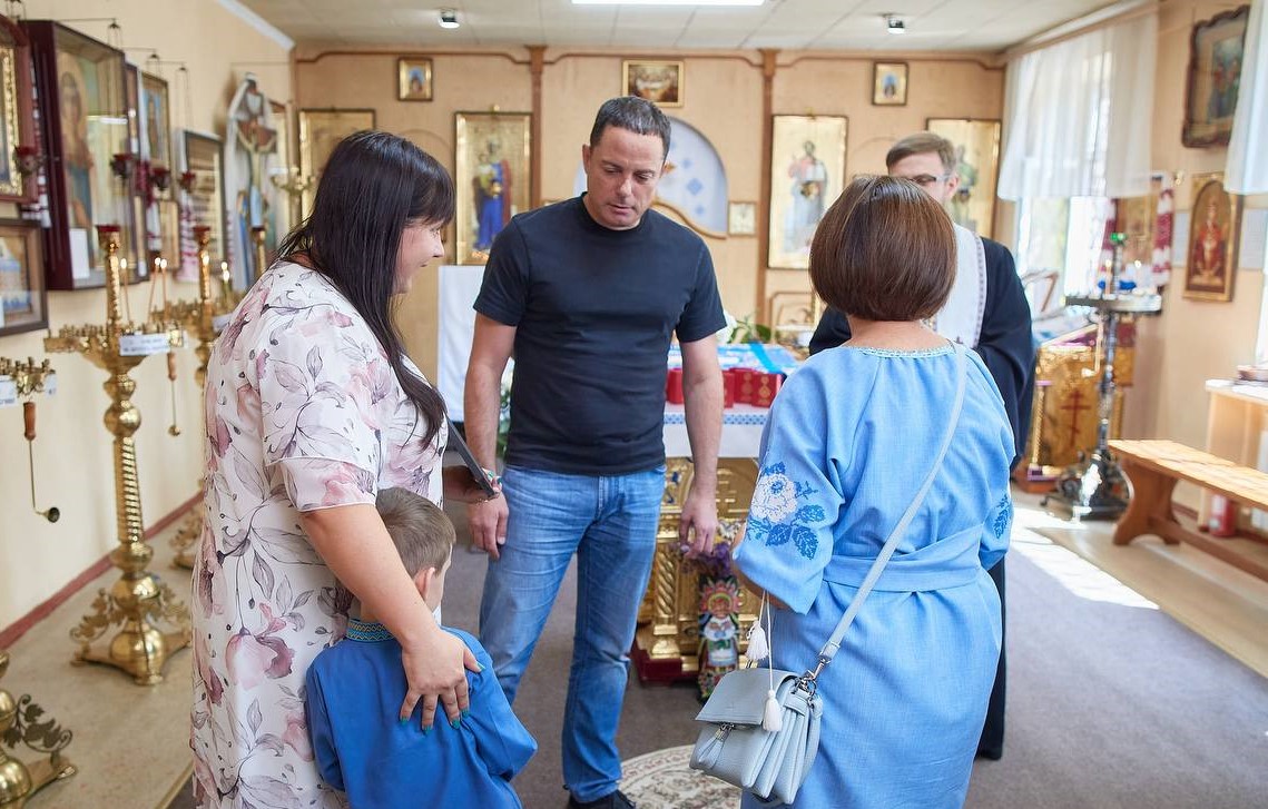 В Кам'янському сім'ям загиблих героїв вручили відзнаки ПЦУ - ФОТО