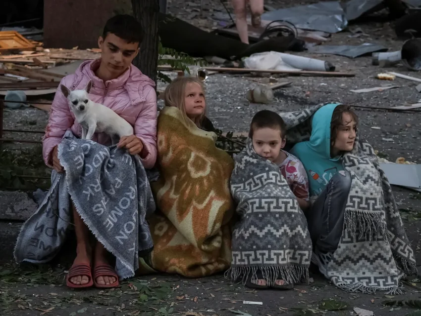 Доля восьми людей досі невідома:в Києві завершили рятувальні роботи у п’ятиповерхівці на Дарниці