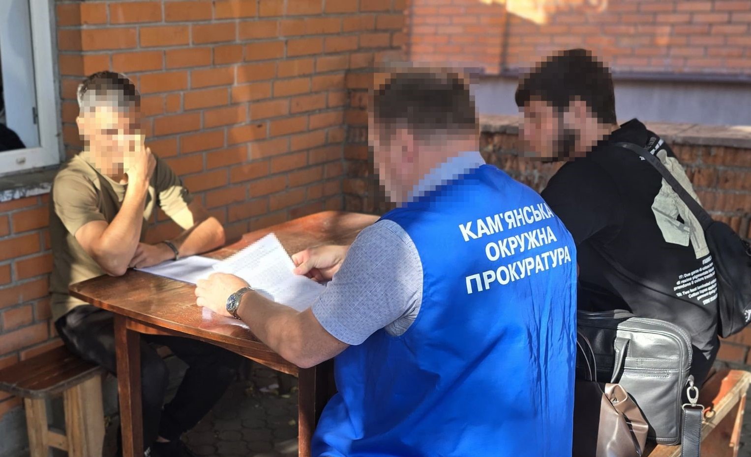 Збитки довкіллю склали 1,5 млн грн: підприємець зі спільниками, не маючи дозволу, рубили дуби та акації на території Кам'янського району - ФОТО