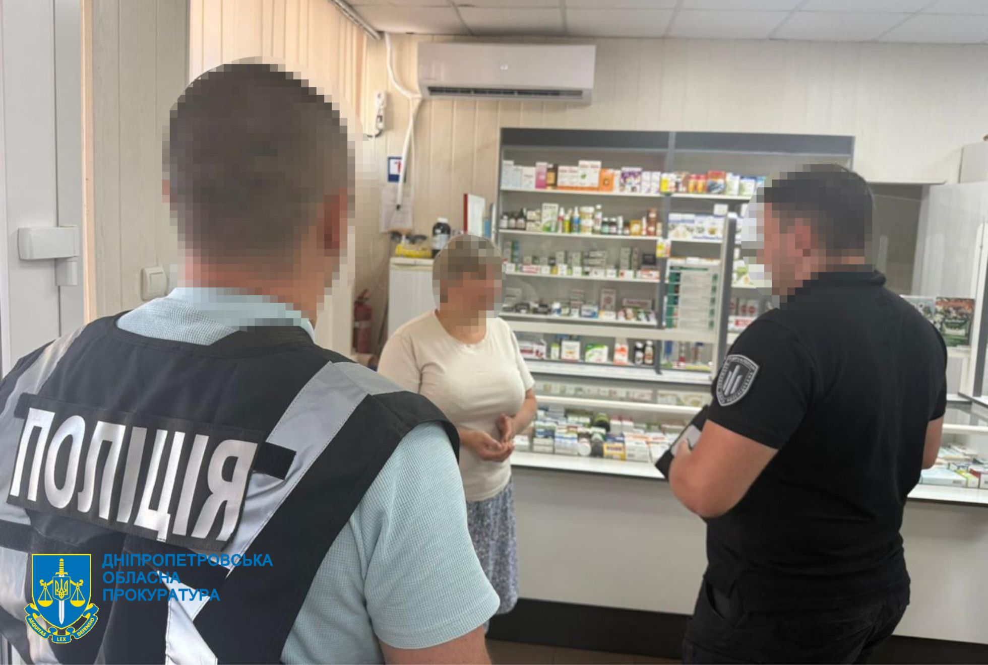 Наркоторгівля під прикриттям: на Дніпропетровщині експоліціянт зі спільниками під виглядом допомоги наркозалежним продавали тим метадон - ФОТО