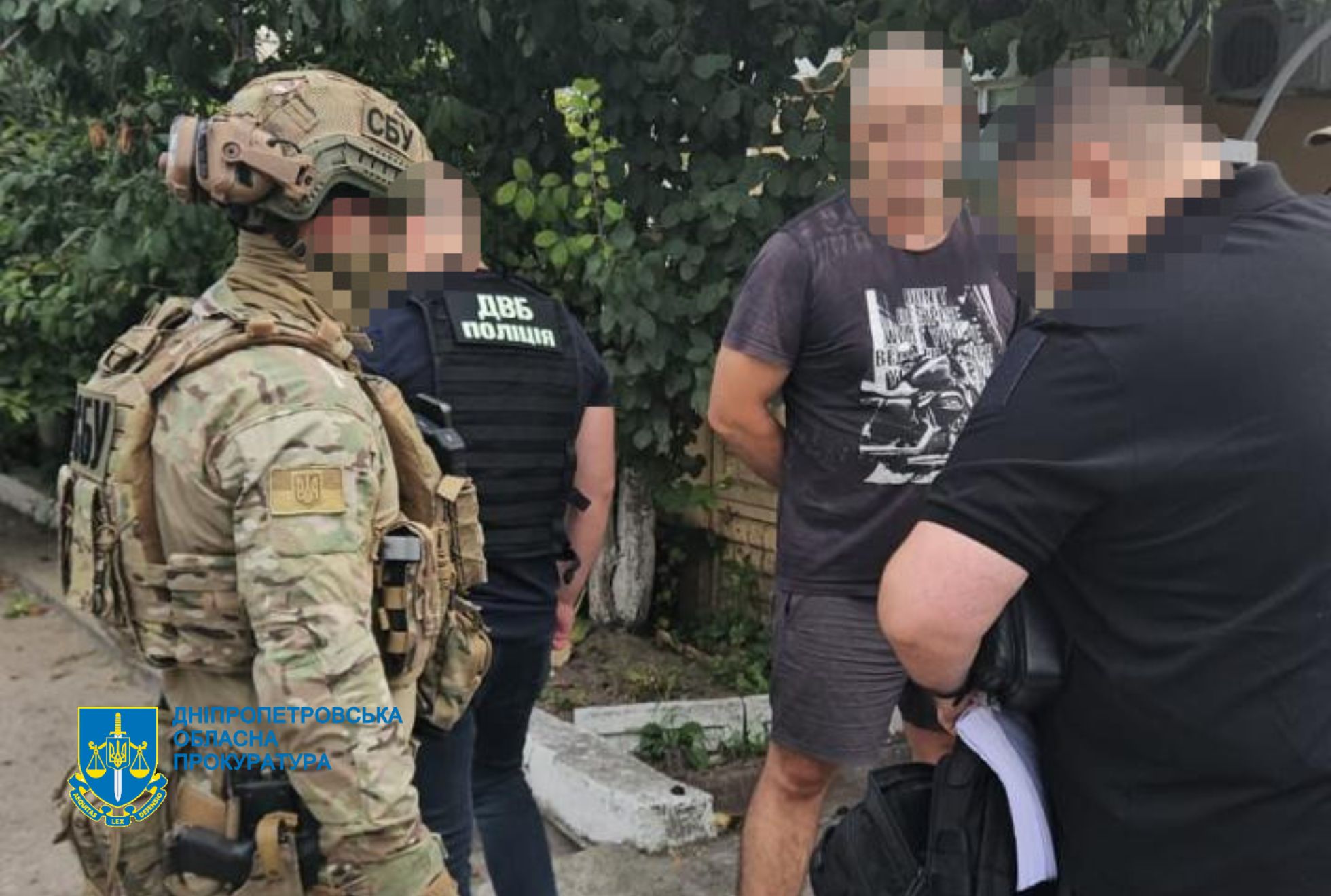 Наркоторгівля під прикриттям: на Дніпропетровщині експоліціянт зі спільниками під виглядом допомоги наркозалежним продавали тим метадон - ФОТО