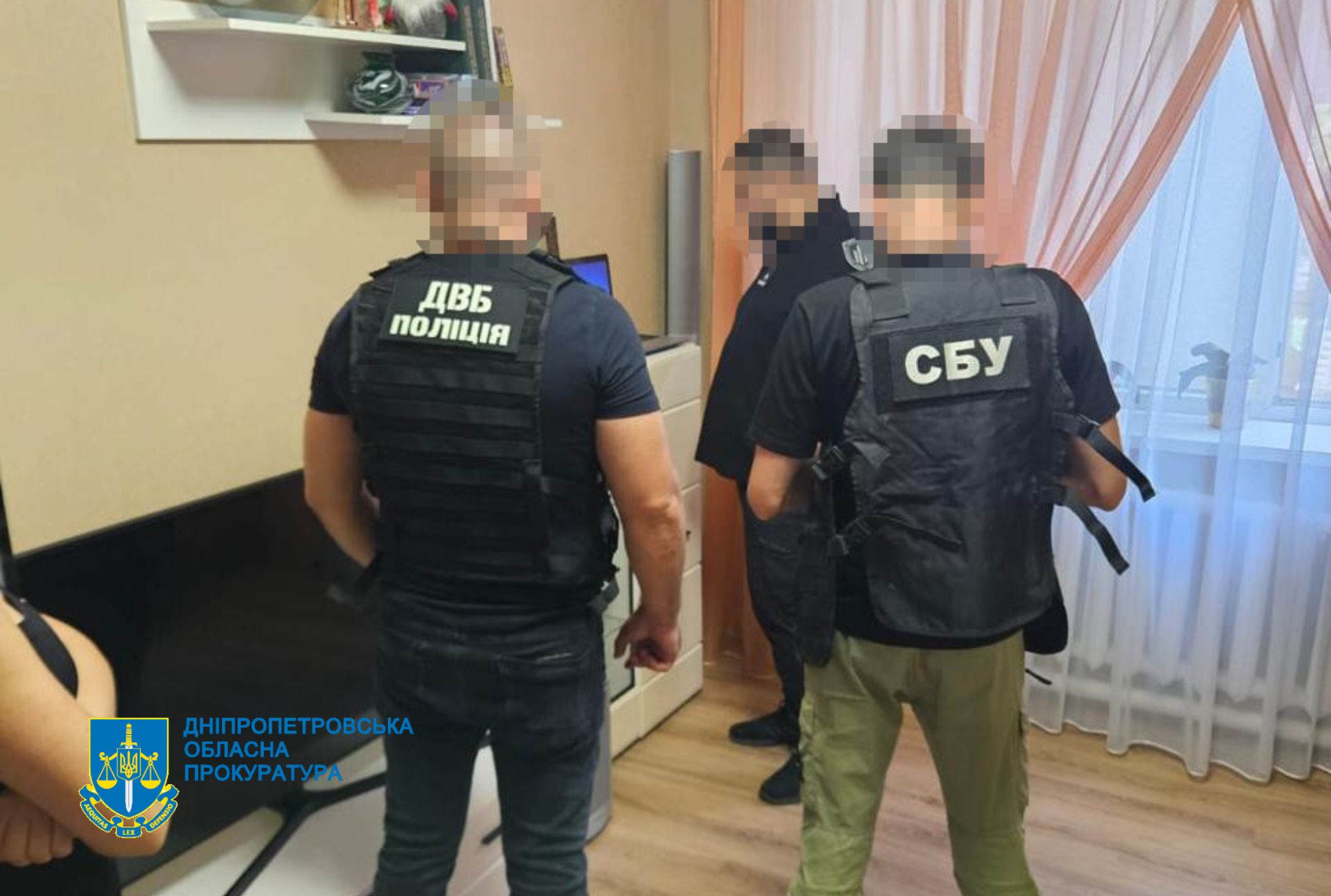 Наркоторгівля під прикриттям: на Дніпропетровщині експоліціянт зі спільниками під виглядом допомоги наркозалежним продавали тим метадон - ФОТО