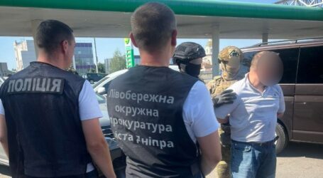 Стати батьком одинаком за 10 тис. доларів : на Дніпропетровщині викрили схему виготовлення фіктивних документів щодо опікунства над сиротою (ВІДЕО)