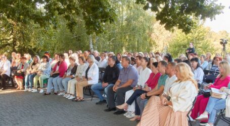 Нові можливості професійного розвитку та інноваційні підходи в освіті обговорювали освітяни Кам’янського на традиційній (не) конференції