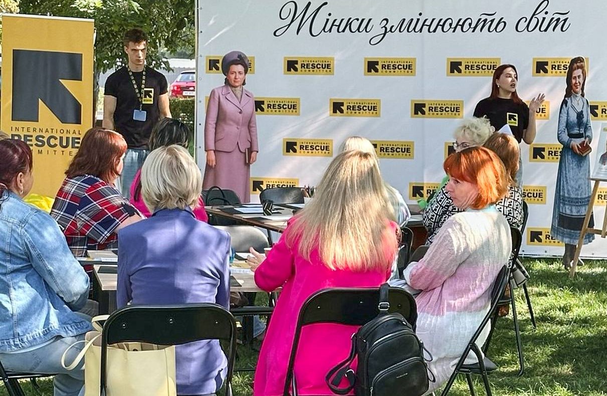 Нові можливості професійного розвитку та інноваційні підходи в освіті обговорювали освітяни Кам'янського на традиційній (не) конференції - ФОТО