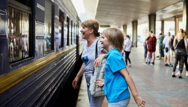 Дослухалися до пасажирів: УЗ зменшила кількість потягів, на які діятиме верифікація через “Дія.Підпис” при купівлі квитків
