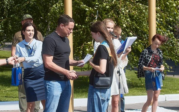 В Кам'янському відбулись урочисті заходи до двох найважливіших державних свят - ФОТО