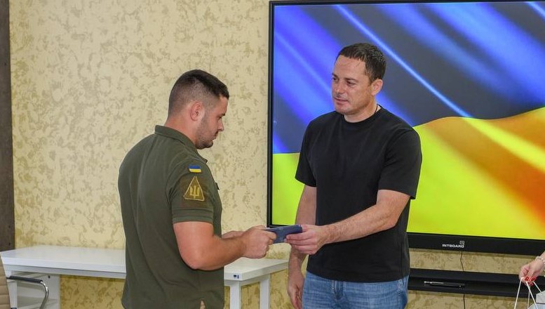 В Кам'янському з професійним святом вітали військових, які кожного дня рятують нас від повітряних загроз - ФОТО