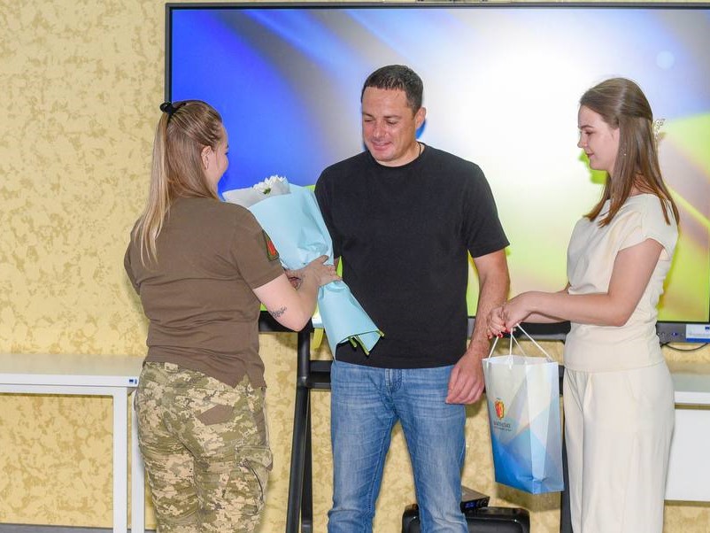 В Кам'янському з професійним святом вітали військових, які кожного дня рятують нас від повітряних загроз - ФОТО