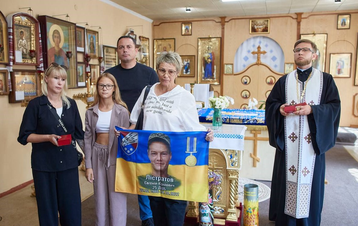 В Кам'янському сім'ям загиблих героїв вручили відзнаки ПЦУ - ФОТО