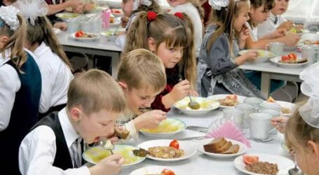Учнів 1-4 класів шкіл на Дніпропетровщині годуватимуть безплатно, наступного року безкоштовним харчуванням планують охопити всіх школярів