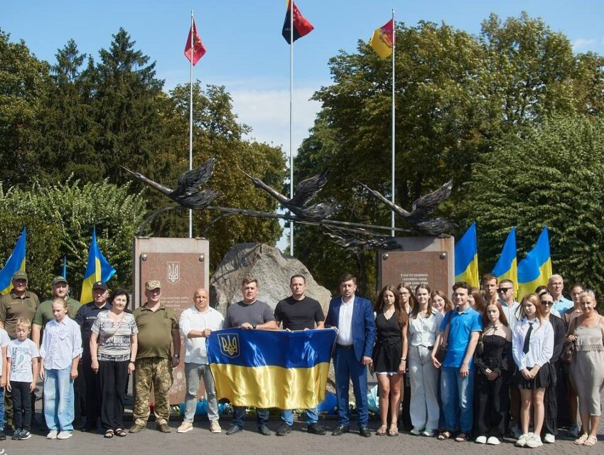 В Кам’янському відбулись урочисті заходи до двох найважливіших державних свят