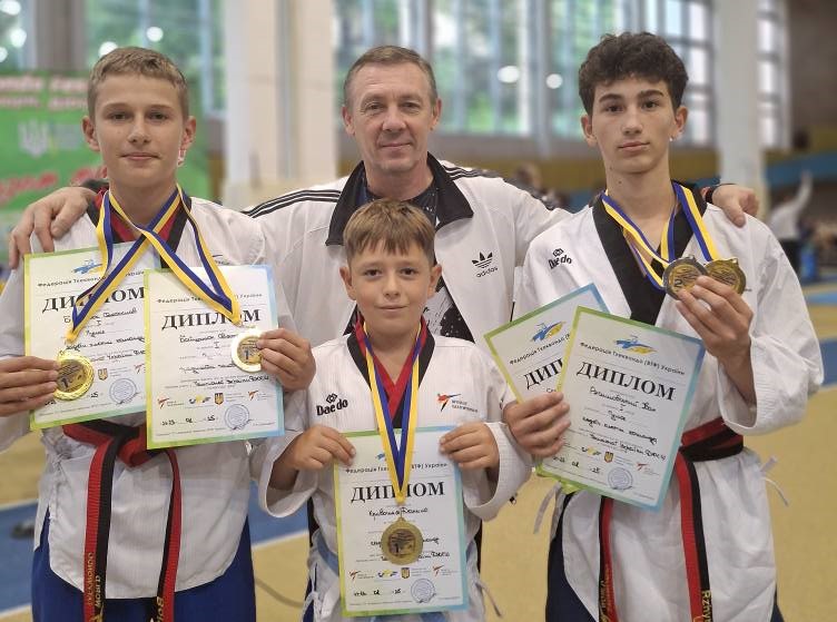 Тхеквондисти Кам`янської ДЮСШ № 4 стали переможцями у чемпіонаті України серед дитячо-юнацьких спортшкіл
