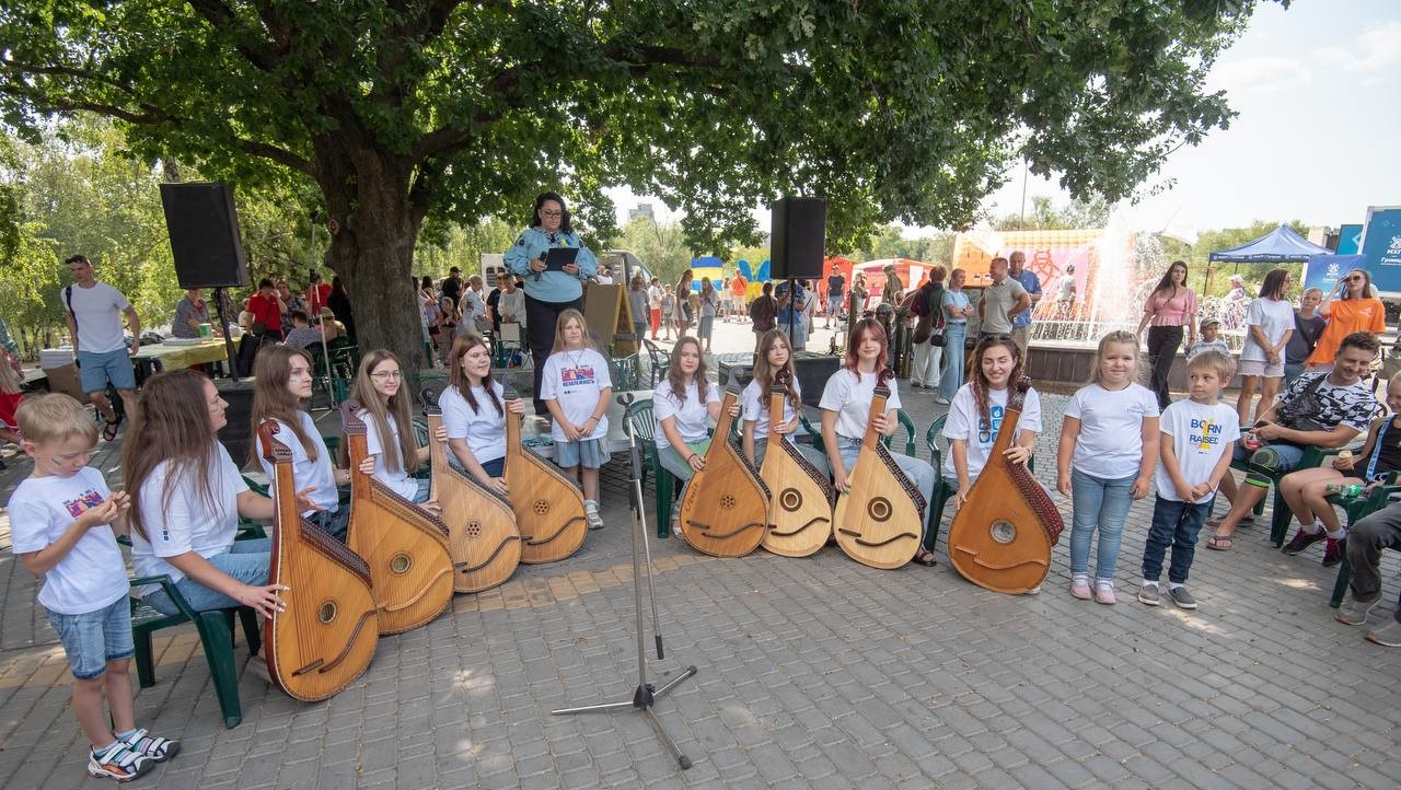 В Лівобережному парку Кам'янського відбувся культурно-патріотичний захід - ФОТО