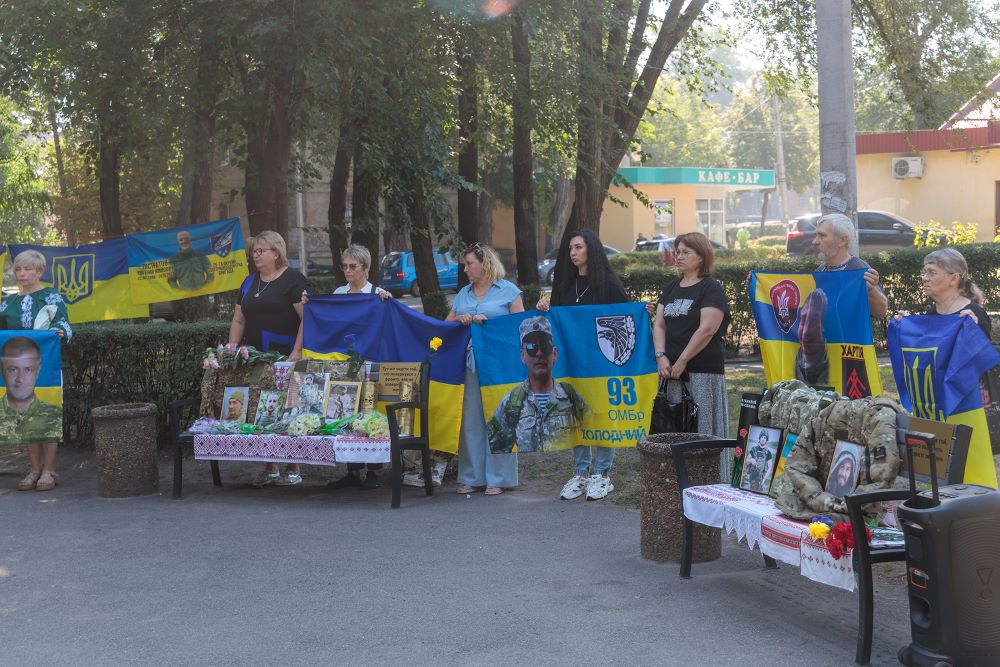 У Кам’янському встановили пам’ятні знаки захисникам України - ФОТО