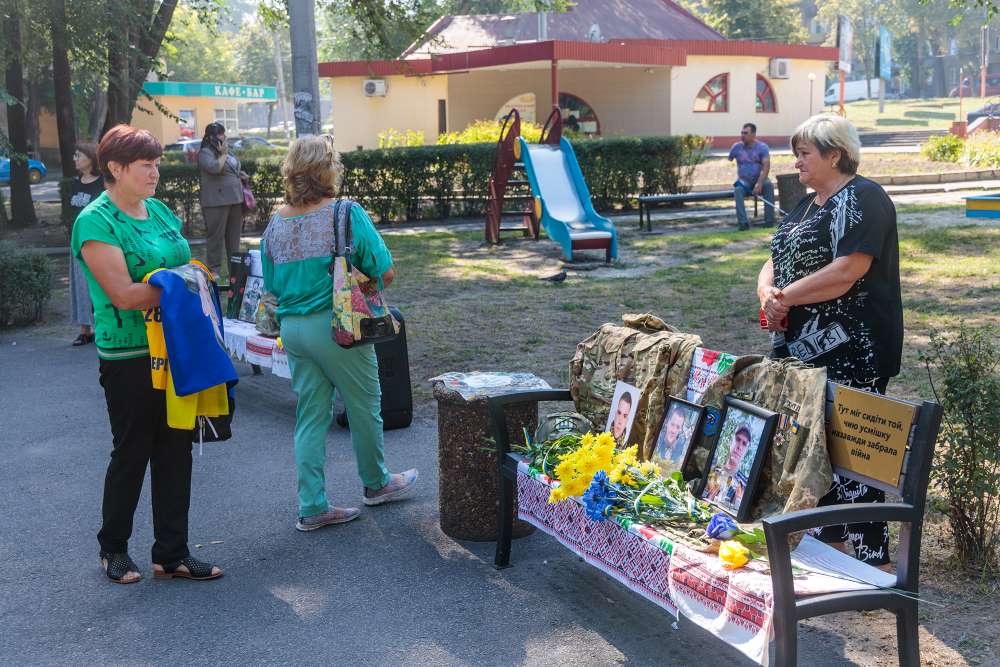 У Кам’янському встановили пам’ятні знаки захисникам України - ФОТО