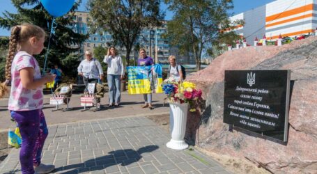 У Кам’янському встановили пам’ятні знаки захисникам України