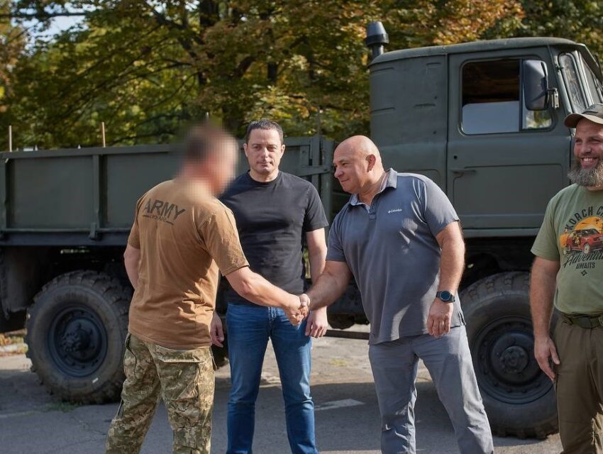 Вантажівку для військових з Кам’янського відправили на Харківський напрямок
