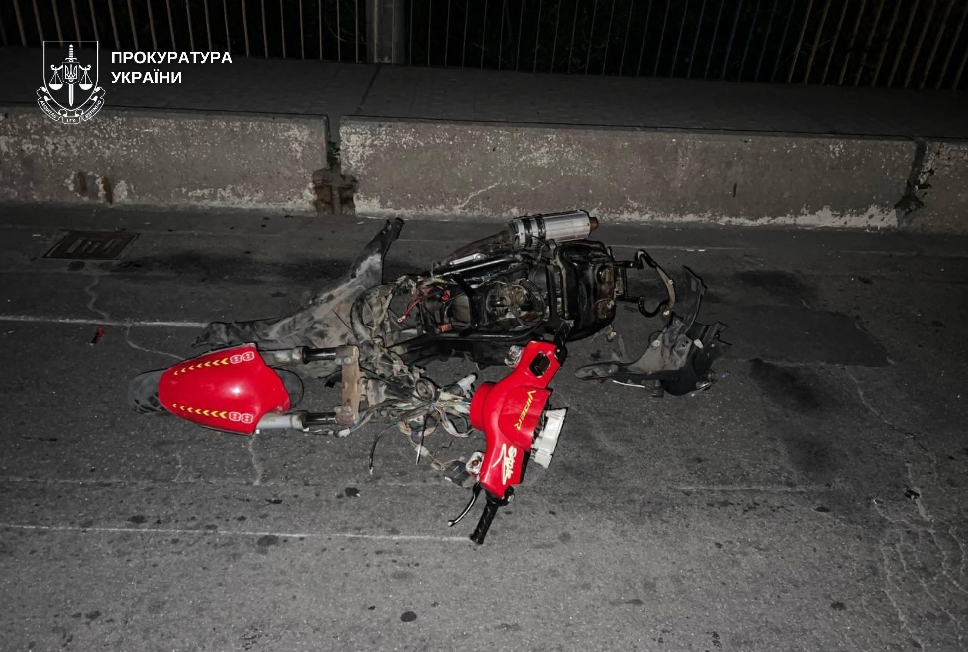 Загинув водій скутера, травмовано неповнолітнього: в Кам'янському сталось ДТП за участю поліційного - ФОТО