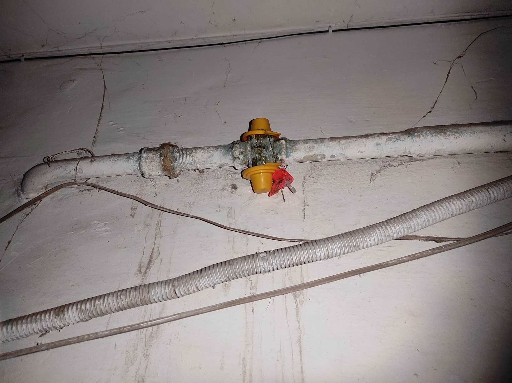 Газ мешканцям вулиці Харківської включили, але причини відключення викликають сумніви - ФОТО