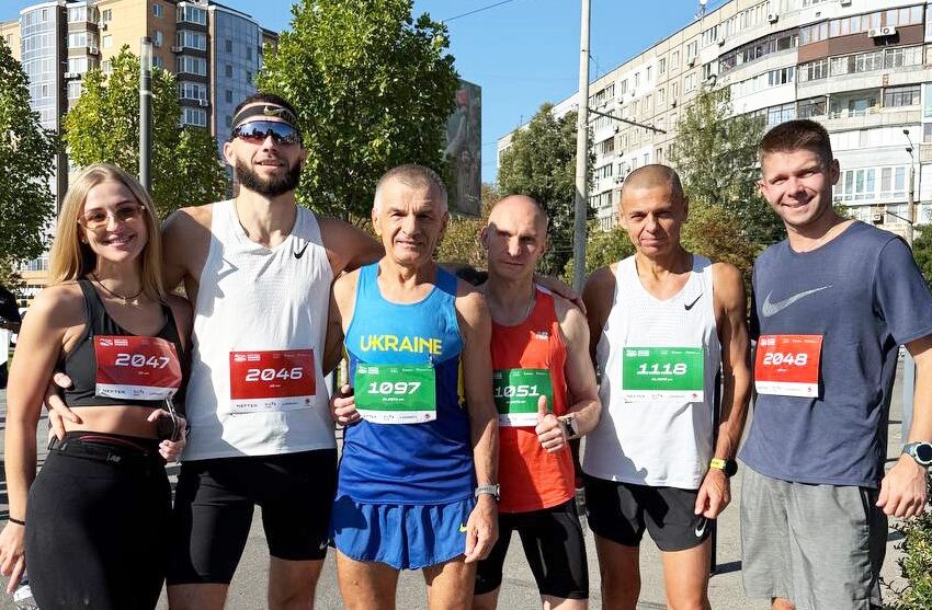 Кам`янчанин Василь Карпович став переможцем міжнародного забігу «Dnipro Marathon 2025»