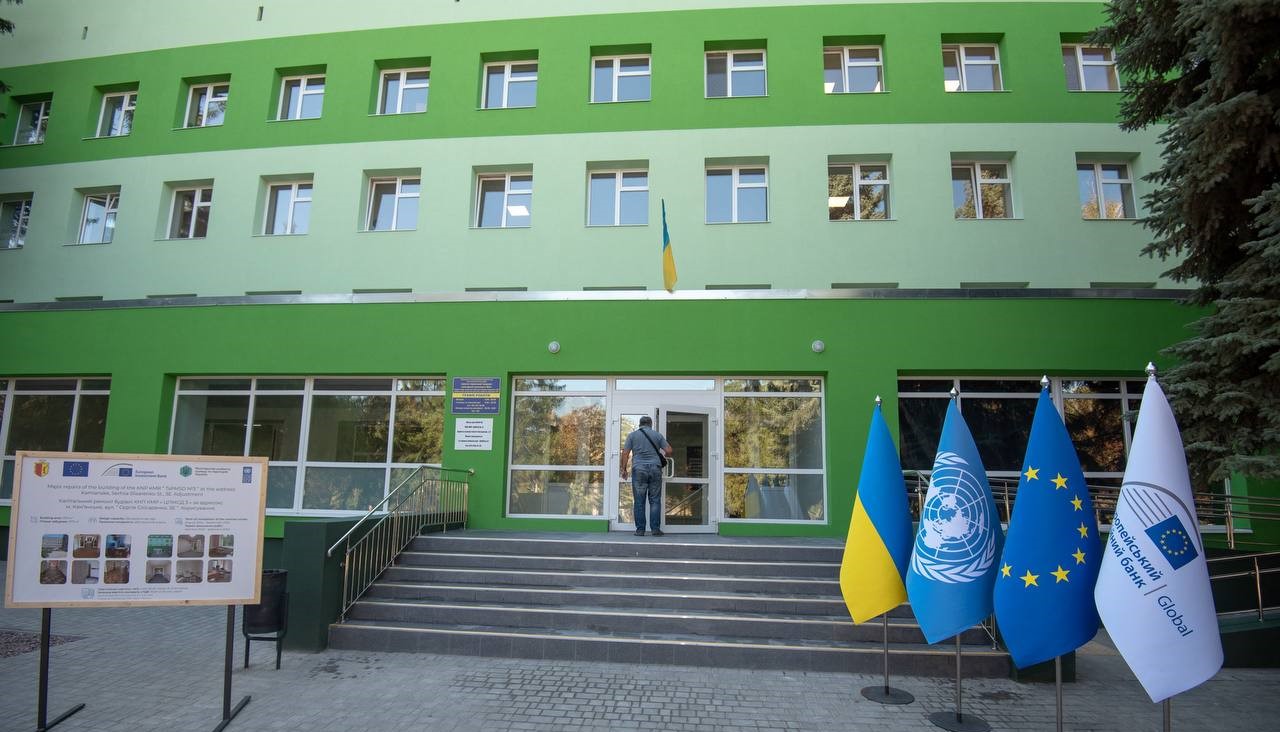 В Кам'янському до Дня народження міста відкрили два відремонтовані медзаклади - ФОТО