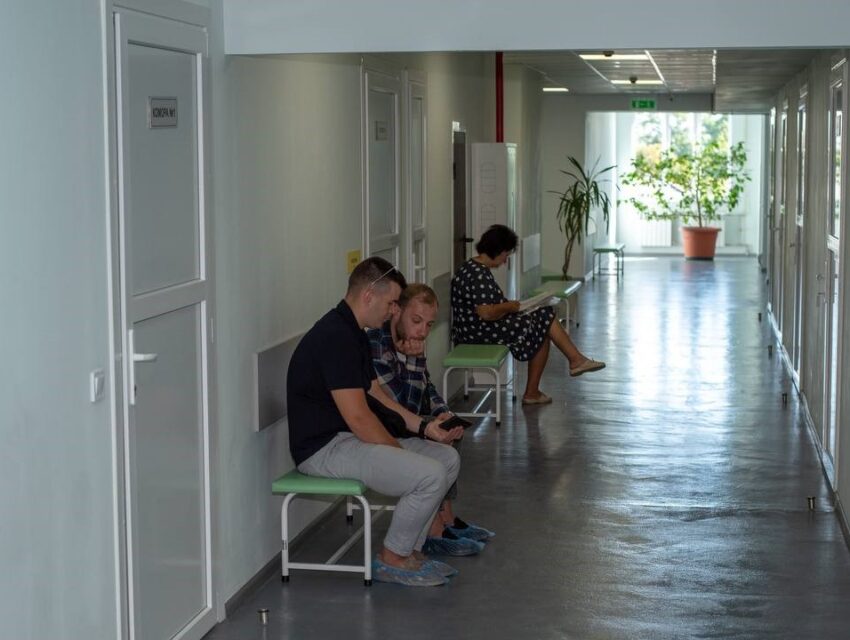 В Кам’янському до Дня народження міста відкрили два відремонтовані медзаклади