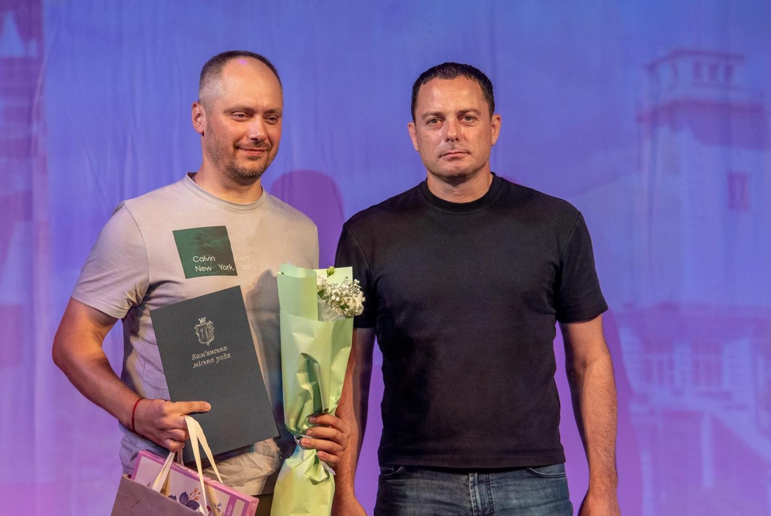 В Кам'янському напередодні Дня міста відзначили представників різних професій та Почесних громадян - ФОТО