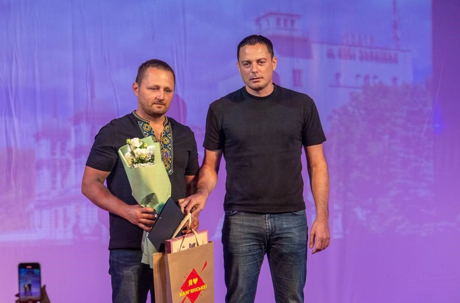 В Кам'янському напередодні Дня міста відзначили представників різних професій та Почесних громадян - ФОТО
