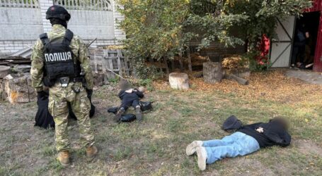 Прибуток від 5 до 7 тисяч доларів щонеділі: в Кам’янському виявили злочинну групу, що збувала наркотики у місті та області