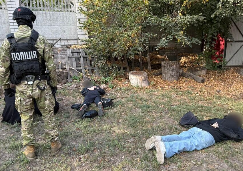 Прибуток від 5 до 7 тисяч доларів щонеділі: в Кам’янському виявили злочинну групу, що збувала наркотики у місті та області