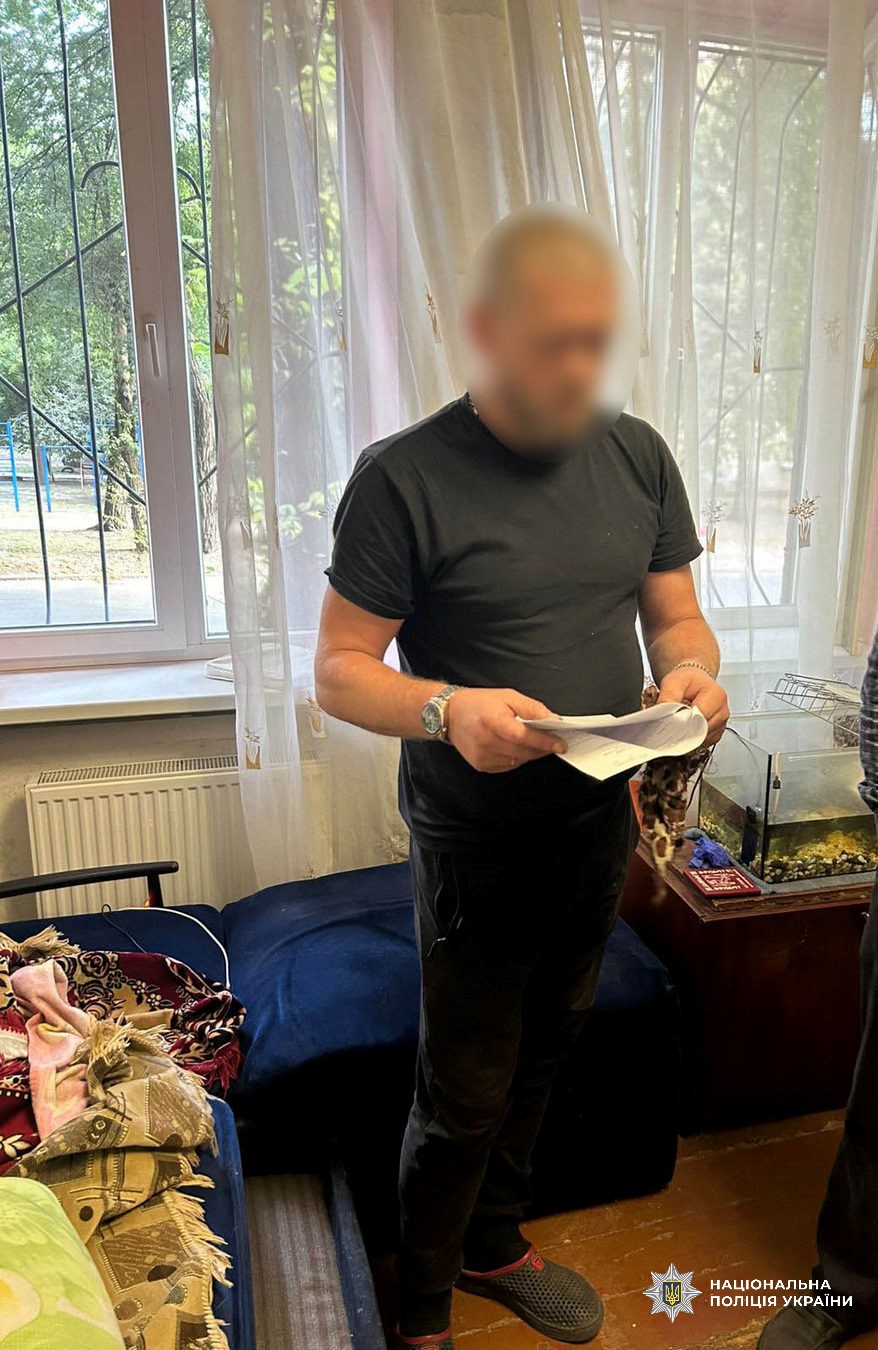 Прибуток від 5 до 7 тисяч доларів щонеділі: в Кам'янському виявили злочинну групу, що збувала наркотики у місті та області - ФОТО