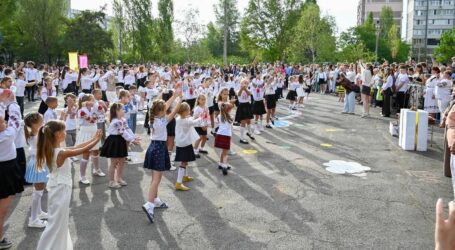 В школах Кам’янського навчальний рік стартував для понад 20 тисяч учнів