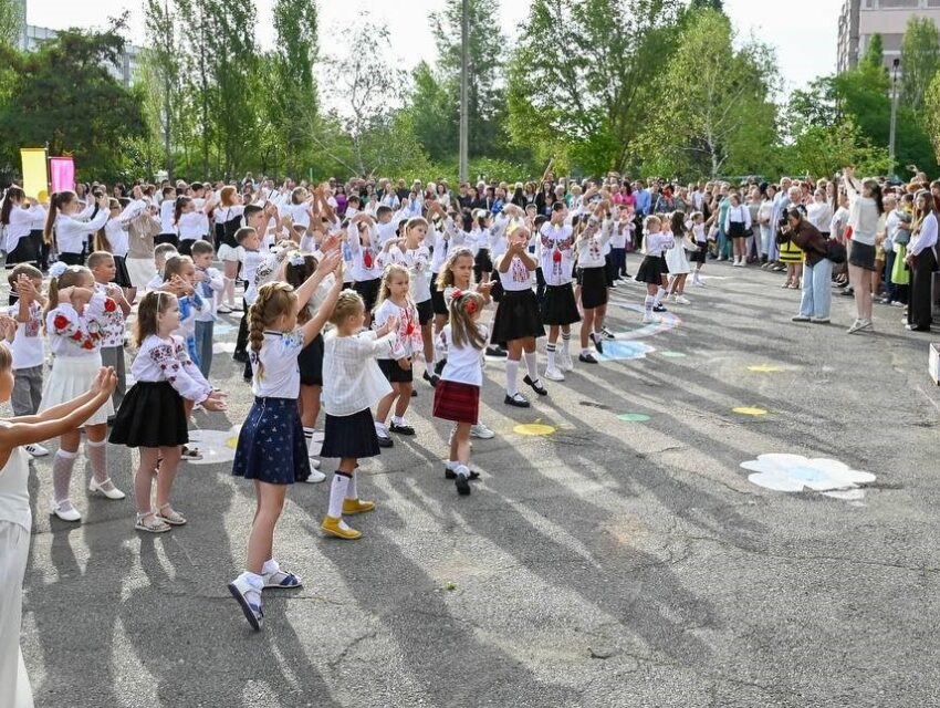 В школах Кам’янського навчальний рік стартував для понад 20 тисяч учнів