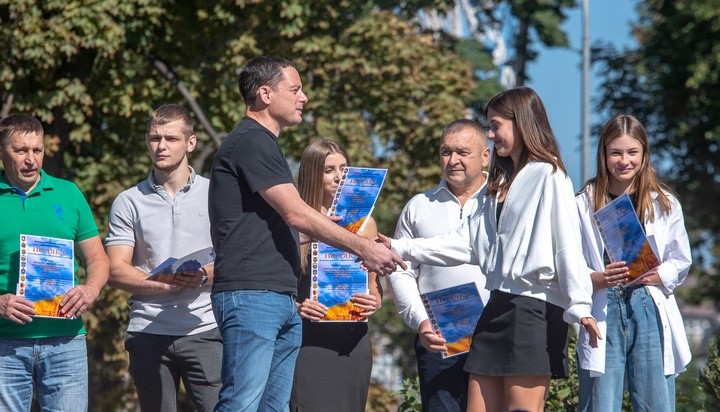 В парку відпочинку Кам'янського у День міста відбулось свято танцю, спорту та краси  - ФОТО