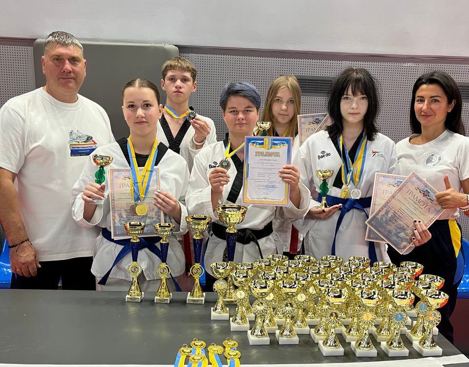 В Кам'янському відбувся чемпіонат Дніпропетровщини з тхеквондо ВТФ: місцеві спортсмени перемогли у двох розділах - ФОТО